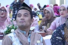Hari Ibu, Ustaz Nur Maulana Ceramahi Ibu-ibu di Bulukumba