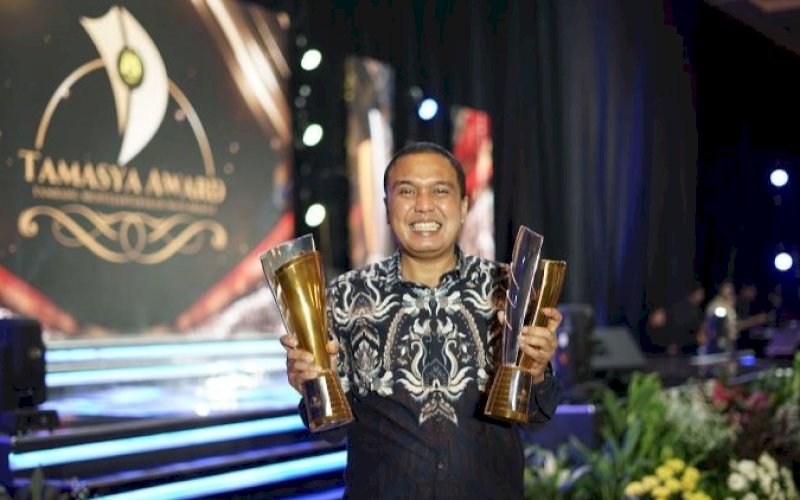 PENGHARGAAN. Direktur External Relations PT Vale Indonesia, Endra Kusuma, meraih penghargaan Tamasya Award 2023 pada seremoni yang berlangsung di Hotel Bidakara Jakarta, Jumat (8/12/2023). foto: istimewa