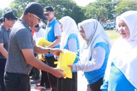 HAB Kemenag Ke-78, Andi Utta Serahkan Penghargaan kepada ASN Purnabakti