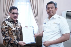 Serahkan SK Pj Sekda Sidrap, Arsjad Harap Pemkab Bersinergi dengan Pemprov Sulsel