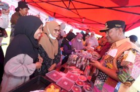 Warga Malili Antusias Belanja di Pasar Murah Kolaborasi Pemprov Sulsel dan Bulog