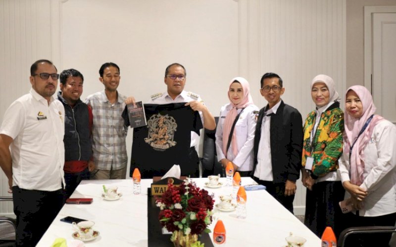 AUDIENSI. Wali Kota Makassar, Moh Ramdhan Pomanto, menerima audiensi Tim Film La Galigo di Kantor Balai Kota M6akassar, Rabu (24/1/2024). foto: istimewa