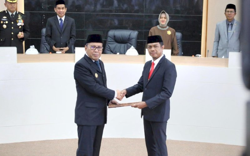 PELANTIKAN. Wali Kota Makassar Moh Ramdhan Pomanto melantik Firman Hamid Pagarra sebagai Pj Sekda Kota Makassar di Ruang Sipakatau Kantor Balai Kota, Rabu (10/01/2024). foto: istimewa