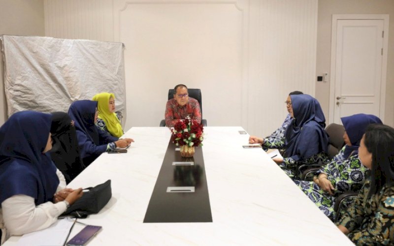 AUDIENSI. Wali Kota Makassar, Moh Ramdhan Pomanto, menerima pengurus Penilaian Kinerja Guru (PKG) Biringkanaya di Kantor Balai Kota Makassar, Jumat (12/1/2023). foto: istimewa