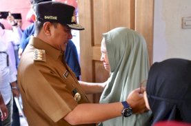 Pj Gubernur Sulsel Silaturahmi ke Keluarga Petugas KPPS yang Meninggal Dunia