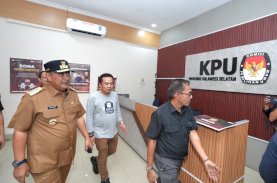 Pemilu 2024, Pj Gubernur Sulsel Pantau Persiapan di Bawaslu dan KPU