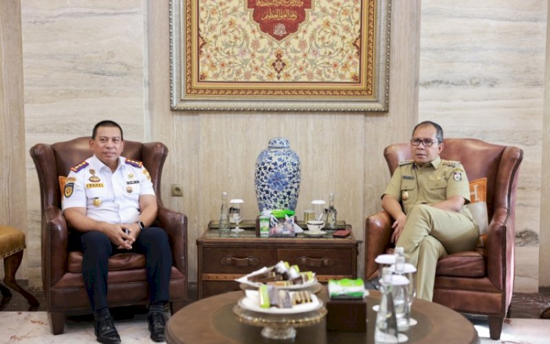 PERTEMUAN. Kepala Balai Pengelola Transportasi Darat (BPTD) Kelas II Sulsel Bahar Latief menemui Wali Kota Makassar Moh Ramdhan Pomanto di kediaman wali kota, Selasa (20/2/2024). foto: istimewa