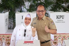 Danny Pomanto Gendong Cucu Menuju TPS, Pengamanan Pemilu di Makassar Aman dan Lancar