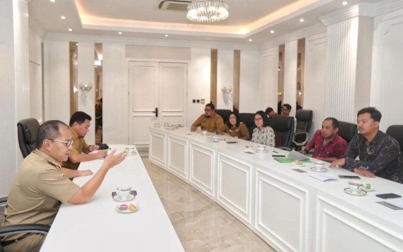 AUDIENSI. Wali Kota Makassar, Moh Ramdhan Pomanto menerima audiensi YLBHI LBH Makassar di Kantor Balai Kota Makassar, Selasa (6/2/2024). foto: istimewa