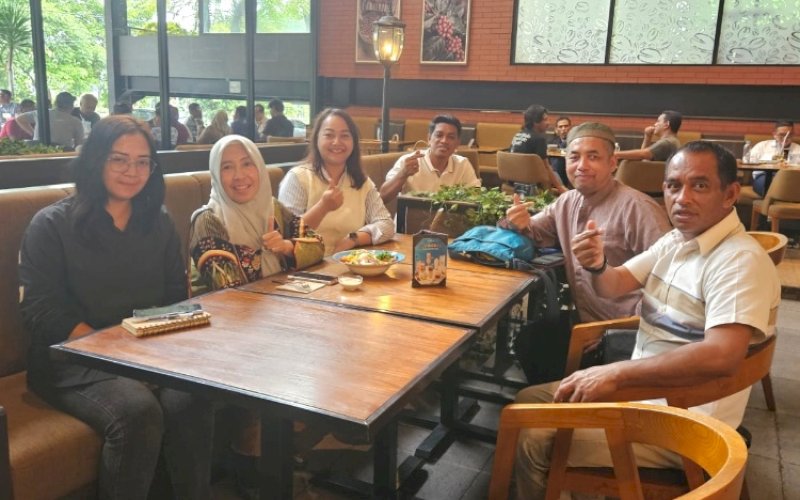 RAPAT PERSIAPAN. Ketua Umum DPP HILLSI, Amir Bakriyadi (kanan), memimpin rapat Pengurus dan Panitia Munas VIII HILLSI 2024. foto: istimewa