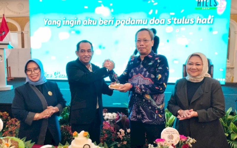 KETUA TERPILIH. Amir Bakriyadi (kedua kiri) terpilih secara aklamasi menjadi Ketua Umum DPP HILLSI periode 2024-2029 pada Munas VIII HILLSI 2024 di Grand Palace Surabaya, Jatim, Senin (4/3/2024). foto: istimewa