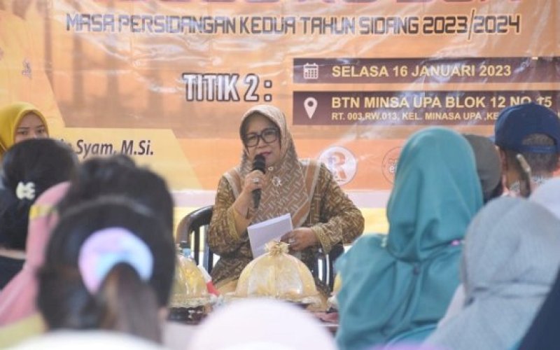 RESES. Anggota DPRD Kota Makassar, Apiaty Amin Syam, saat reses di Kelurahan Minasa Upa, Kecamatan Rappocini, Kota Makassar, Selasa (16/1/2024). foto: istimewa