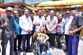 Safari Ramadan, Pj Gubernur Sulsel Bersama Wali Kota Makassar Tinjau Gerakan Pangan Murah