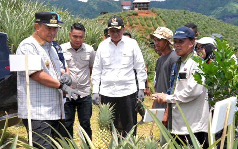 Bahtiar Baharuddin (kiri). foto: istimewa