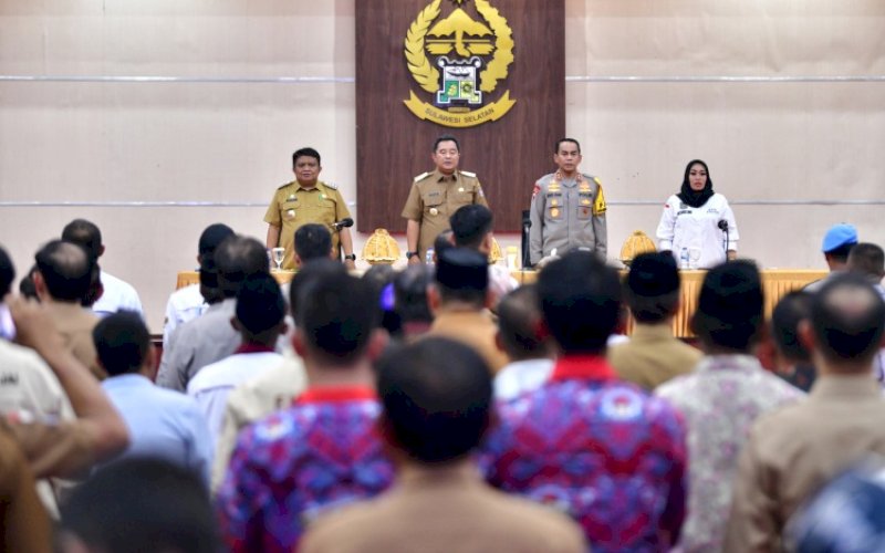 SILATURAHMI. Pj Gubernur Sulsel Bahtiar Baharuddin dan Kapolda Sulsel Irjen Pol Andi Rian Ryacudu Djajadi bersilaturahmi dengan Apdesi Sulsel di Ruang Pola Kantor Gubernur Sulsel, Selasa (5/3/2024). foto: istimewa