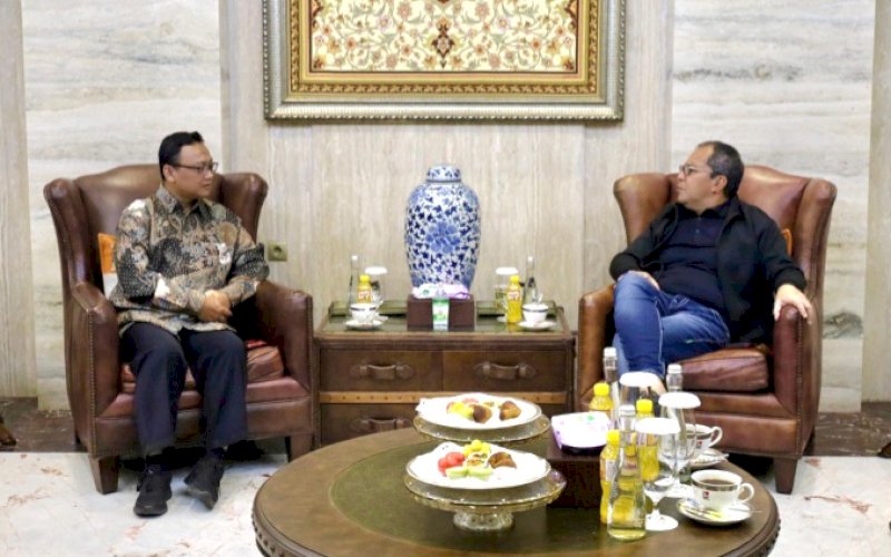 PERTEMUAN. Koordinator Fungsi Penyiapan Perumusan dan Pelaksanaan Kebijakan Bidang Diseminasi Riset dan Inovasi Daerah BRIN Aris Irawan saat bertemu Wali Kota Makassar Moh Ramdhan Pomanto, di Jl Amirullah, Kota Makassar, Kamis (29/2/2023). foto: istimewa