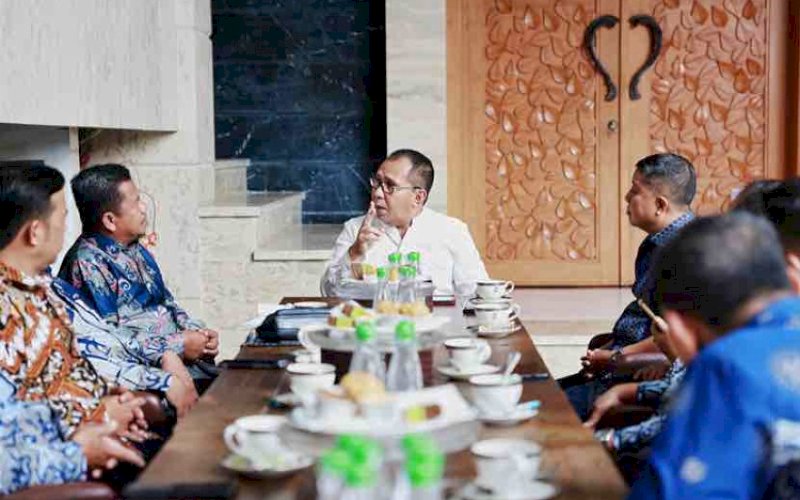 SILATURAHMI. Wali Kota Makassar, Moh Ramdhan Pomanto, silaturahmi dengan Forum Kerukunan Umat Beragama (FKUB) di kediamannya, Senin (11/3/2024). foto: istimewa
