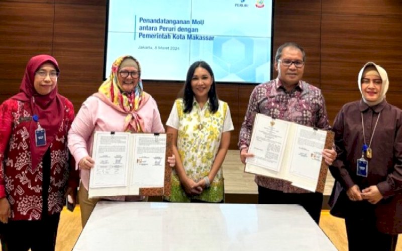 MOU. Wali Kota Makassar Moh Ramdhan Pomanto bersama Direktur Digital Business Perum Peruri Farah Fitria R melakukan penandatanganan Memorandum of Understanding (MoU) di Kantor Perum Peruri, Jumat (8/3/2024). foto: istimewa