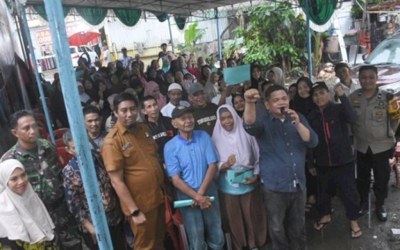 TEMU KONSTITUEN. Anggota DPRD Makassar, Fasruddin Rusli, kembali melaksanakan agenda temu konstituen di Rappocini Raya, Kelurahan Maricaya Baru, Kecamatan Makassar, Kota Makassar, Selasa (16/1/2024). foto: istimewa