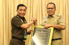 Kejati Sulsel Beri Penghargaan Danny Pomanto sebagai Role Model Kepala Daerah