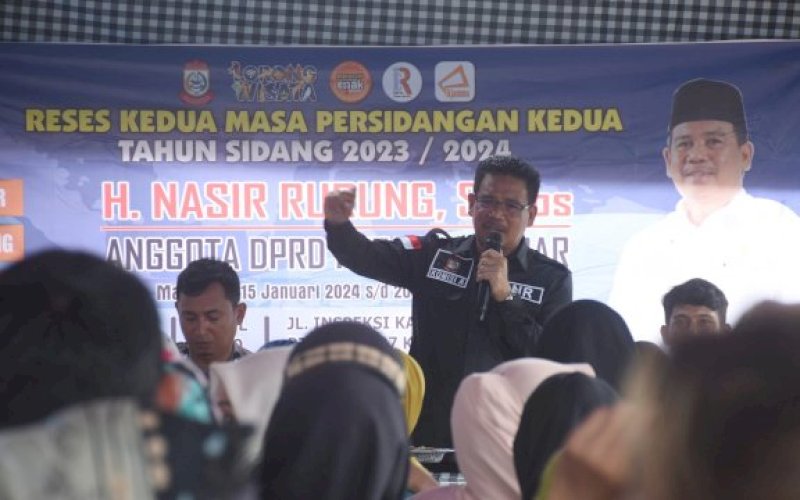 SERAP ASPIRASI. Anggota DPRD Kota Makassar, Nasir Rurung, serap aspirasi warga Kelurahan Bangkala, Kecamatan Manggala, Kota Makassar, Senin (15/1/2024). foto: istimewa