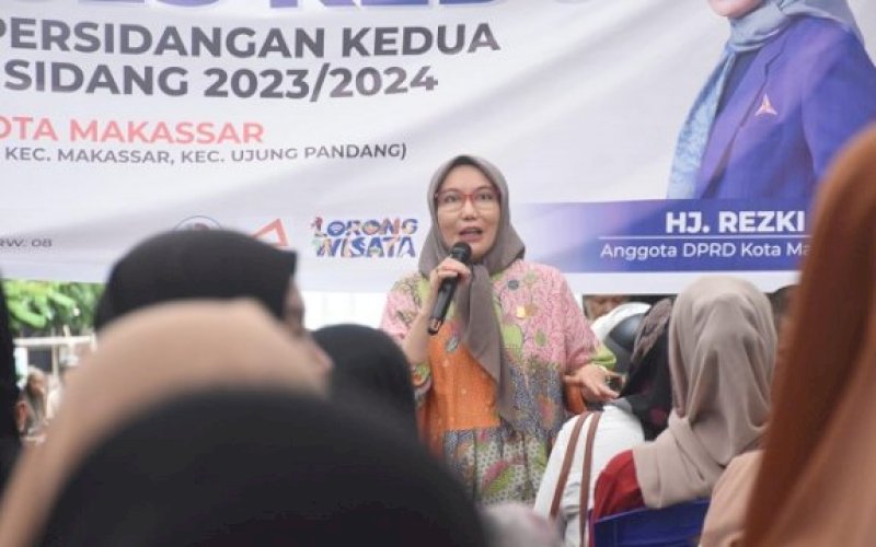 TEMU KONSTITUEN. Anggota DPRD Kota Makassar, Rezki, saat bertemu konstituen di Jl Salemba, Kelurahan Gunung Sari, Kecamatan Rappocini, Kota Makassar, Selasa (16/1/2024). foto: istimewa