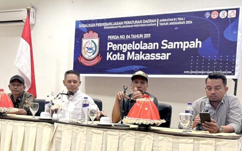 SOSIALISASI. Anggota DPRD Kota Makasssar, Supratman, sosialisasi Pengelolaan Sampah di Kota Makassar di Hotel Grand Imawan Makassar, Kamis (8/2/2024). foto: istimewa 