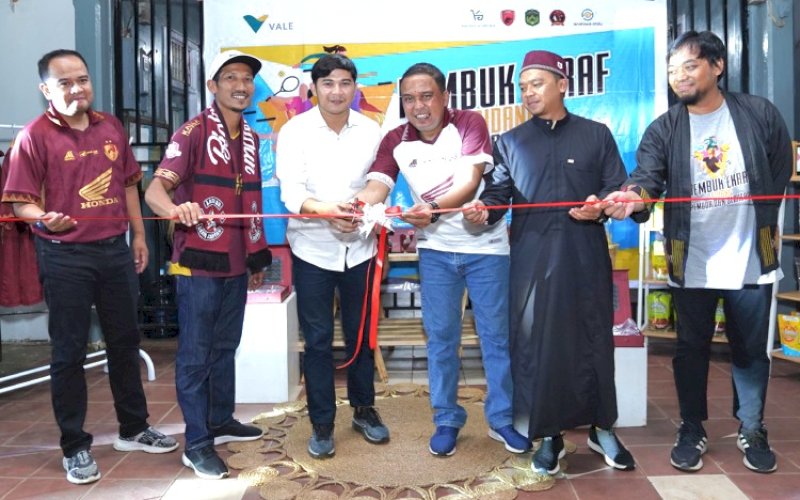 REMBUK EKRAF. PT Vale Indonesia menggelar Rembuk Ekonomi Kreatif (Ekraf) bersama BUMDesma Anatowa Otolu Kecamatan Nuha bersinergi dengan Karang Taruna Kabupaten Luwu Timur dan komunitas Laskar Ayam Jantan (LAJ) di Teras Koperasi, Sorowako, Luwu Timur, Rabu (28/2/2024). foto: istimewa
