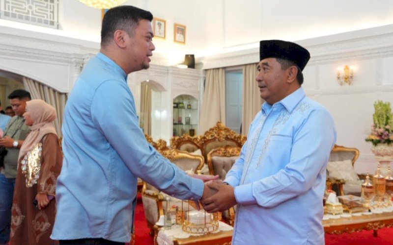 OPEN HOUSE. Bupati Bupati Gowa Adnan Purichta Ichsan menghadiri open house yang digelar Pj Gubernur Sulsel Bahtiar Baharuddin dan Penjabat Ketua Tim Penggerak PKK Sulsel Sofha Marwah Bahtiar di Rumah Jabatan Gubernur berlanjut hingga hari kedua Lebaran, Kamis (11/4/2024). foto: istimewa