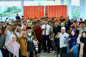 Ratusan Warga Gantarang Serbu Gedung Pinisi, Minta Andi Utta Maju Kembali di Pilkada Bulukumba