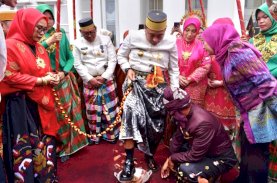 Hari Jadi Palopo Ke-22, Pj Gubernur Sulsel Ikuti Ritual Adat Mappacekke Wanua