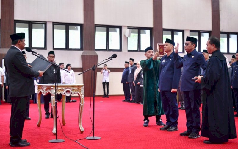 Pj Gubernur Lantik Pejabat Administrasi dan Pengawas Lingkup Pemprov Sulsel
