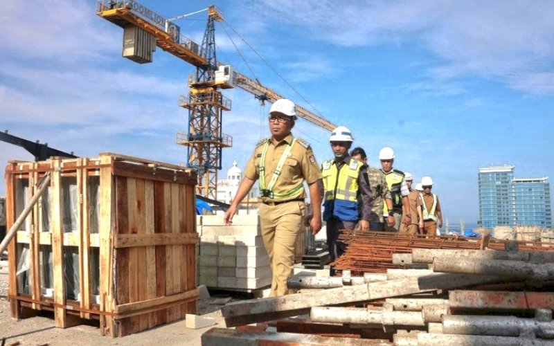 PENINJAUAN. Wali Kota Makassar, Moh Ramdhan Pomanto, meninjau gedung baru Makassar Government Center (MGC), Selasa (16/4/2024). foto: istimewa