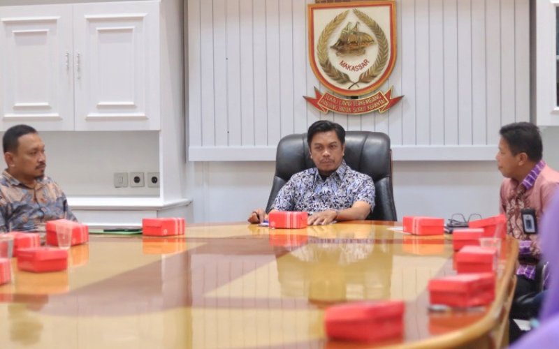 AUDIENSI. Pj Sekda Kota Makassar Firman Hamid Pagarra menerima audiensi Direktur Poltekkes Kemenkes Makassar Rusli, Jumat (19/4/2024). foto: istimewa