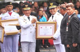 Danny Pomanto Terima Penghargaan di Puncak Peringatan Hari Otda XXVIII 2024