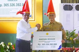 Mentan Serahkan Bantuan Pertanian Rp410 Miliar di Sulsel