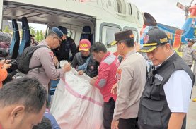 Pemprov Sulsel Beri Bantuan 10 Ton Beras untuk Korban Banjir dan Longsor di Luwu