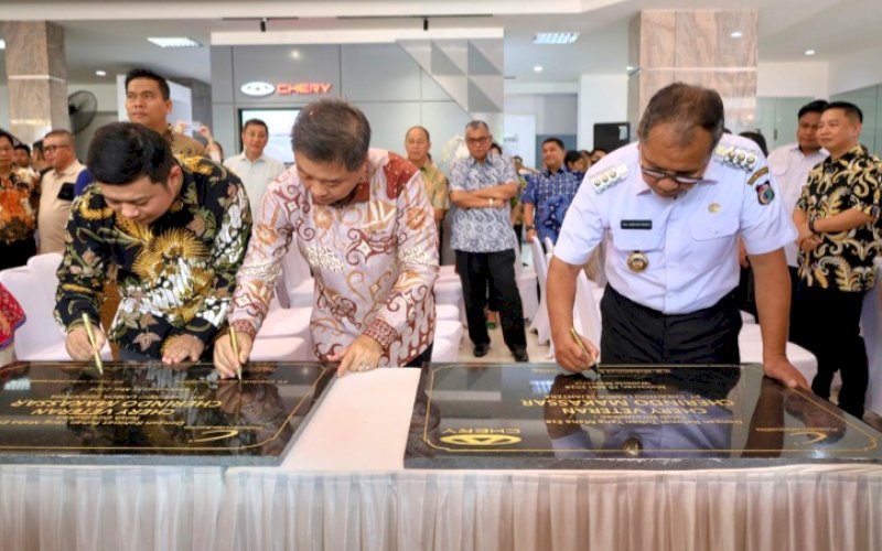 GRAND OPENING. Wali Kota Makassar, Moh Ramdhan Pomanto, menghadiri Grand Opening Showroom Chery Veteran Cherindo Makassar yang berlokasi di Jl Veteran Utara, Kota Makassar, Rabu (15/5/2024). foto: istimewa