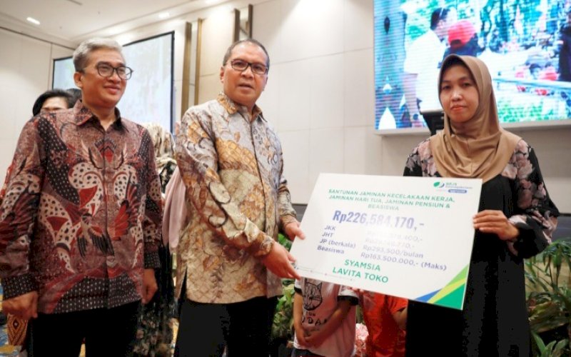 MAY DAY. Wali Kota Makassar, Moh Ramdhan Pomanto, menghadiri dialog dan malam ramah tamah bersama buruh se-Kota Makassar yang digelar Disnaker Kota Makassar di Hotel Claro Makassar, Jumat (3/5/2024). foto: istimewa