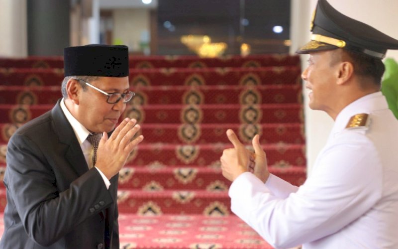 SELAMAT. Wali Kota Makassar Moh Ramdhan Pomanto memberikan selamat kepada Penjabat (Pj) Gubernur Sulsel Zudan Arif Fakrulloh di Kementrian Dalam Negeri, Jakarta Pusat, Jumat (17/5/2024). foto: istimewa