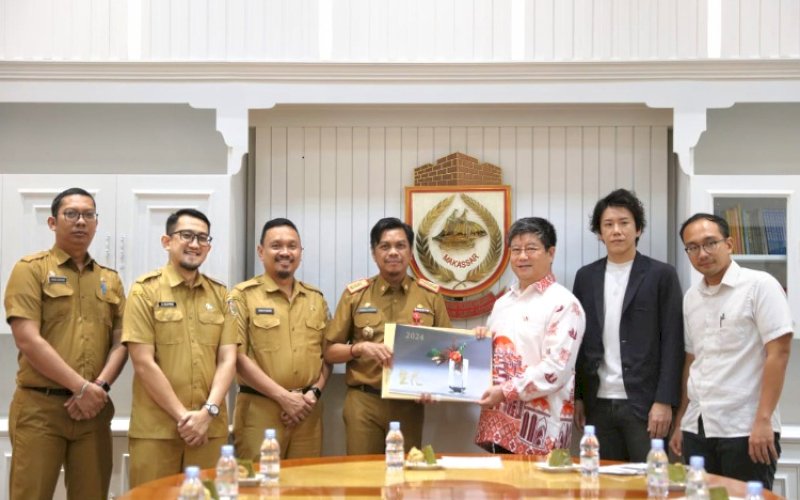 AUDIENSI. Kepala Konsulat Jenderal Jepang di Makassar Ohashi Koichi bersama Vice President COO PT Dax Jaya Indonesia Fumia Yoshikawa melakukan audiensi ke Pj Sekda Kota Makassar, Firman Hamid Pagarra, di Balai Kota Makassar, Senin (27/5/2024). foto: istimewa