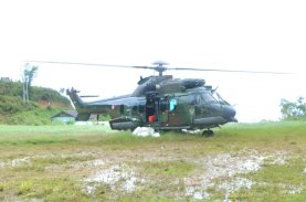 Helikopter TNI AU Berhasil Tembus Daerah Terisolir, Distribusikan Bantuan dan Evakuasi Korban Bencana di Luwu