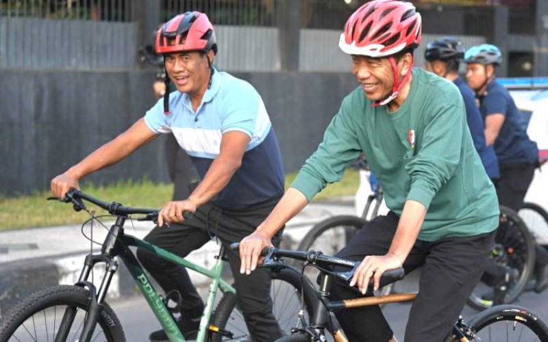 Presiden-Mentan Sarapan dan Bersepeda Bareng di Lombok