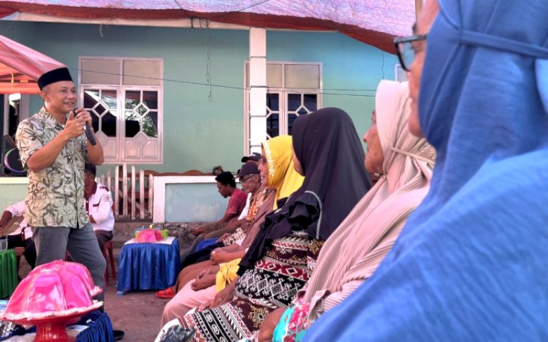 SILATURAHMI. Bakal calon Bupati Kepulauan Selayar, Muh Natsir Ali, yang bersilaturahim dengan masyarakat Pulau Gusung, Desa Bontolebang, Kecamatan Bontoharu, Kabupaten Kepulauan Selayar. foto: istimewa