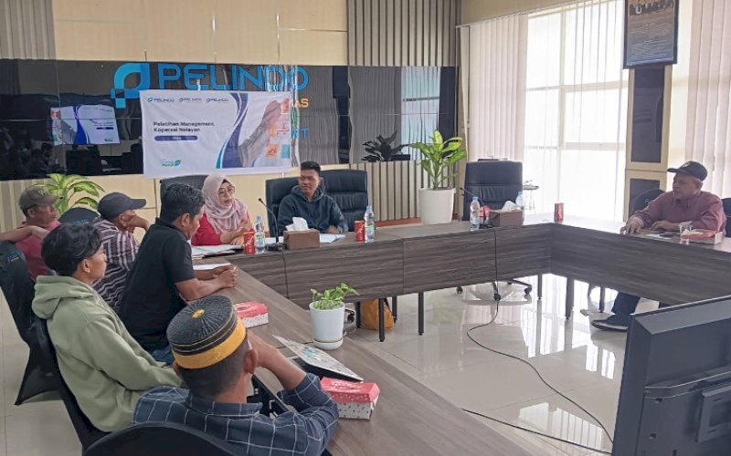 PELATIHAN. Pelindo Group wilayah kerja Makassar, yakni Regional 4 bersama Subholding Pelindo Jasa Maritim (SPJM) dan Subholding Pelindo Terminal Petikemas (SPTP) menggelar Pelatihan Manajemen Koperasi bagi Pengurus Koperasi Nelayan Kelurahan Kaluku Bodoa, Cambaya, Buloa, dan Kelurahan Tallo di Kota Makassar. foto: istimewa