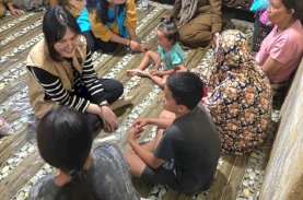 Pemprov Sulsel Beri Pendampingan Trauma Healing untuk Anak-anak dan Perempuan Korban Banjir dan Longsor