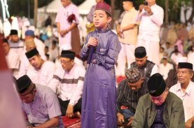 Azan Merdu Rifaat di Salat Subuh Berjemaah Pemkot Makassar
