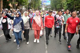 Pj Ketua PKK Sulsel Senam Bareng Warga di CFD Sudirman