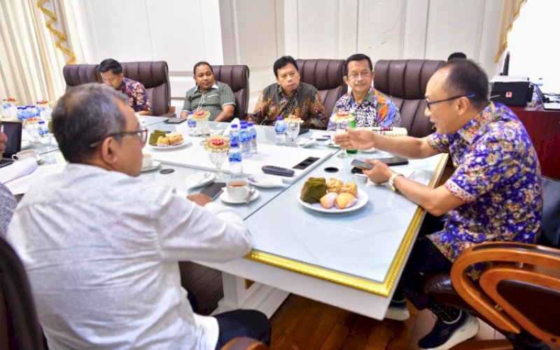 AUDIENSI. Manajemen RSUD Regional La Mappapening Bone melakukan audiensi ke Penjabat (Pj) Gubernur Sulsel, Zudan Arif Fakrulloh, di Rumah Jabatan Gubernur Sulsel, Sabtu (25/5/2024). foto: istimewa