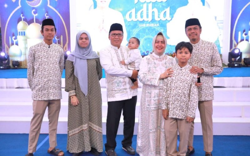 HALALBIHALAL. Pj Sekda Kota Makassar Firman Hamid Pagarra menghadiri Open House dan Halalbihalal Iduladha yang digelar Ketua TP PKK Kota Makassar Indira Jusuf Ismail bersama Wali Kota Makassar Moh Ramdhan Pomanto di kediamannya, Senin (17/6/2024). foto: istimewa